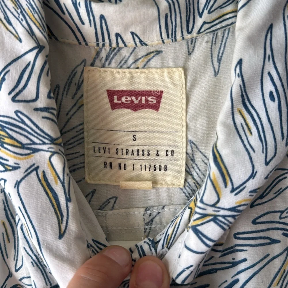 Levi's Men's Leaf Print‎ Shirt - White and Yellow button up/down